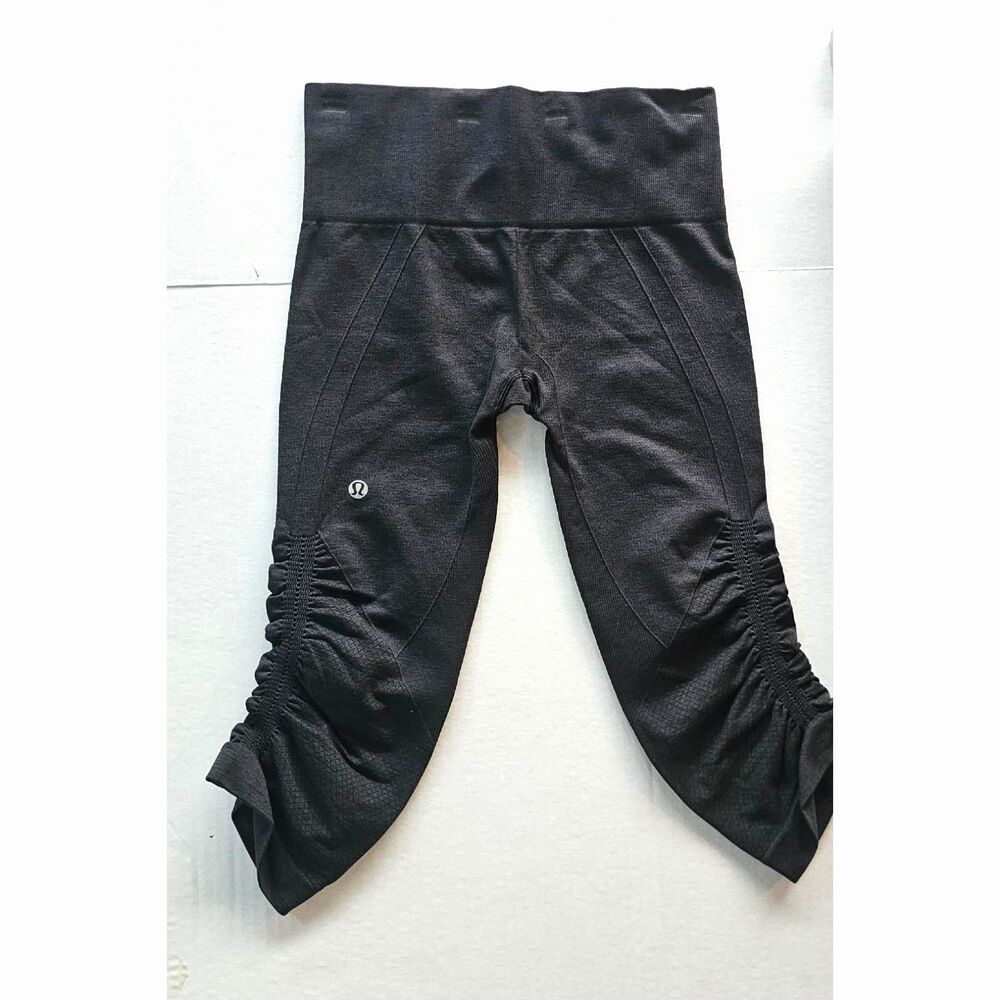 Lululemon Women’s High-Rise Crop Leggings |‎ Yoga & Workout | Grey | Size 2 EUC